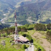 Centro emisor principal ubicado en el monte Karakate (Soraluze, Gipuzkoa) donde se instalará el nuevo equipamiento de FM