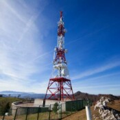 Artzubi mendian (Tolosa, Gipuzkoa) kokatutako zentro igorle nagusia da, eta EiTB Mediako FMko irratien ekipamendua instalatuko da bertan