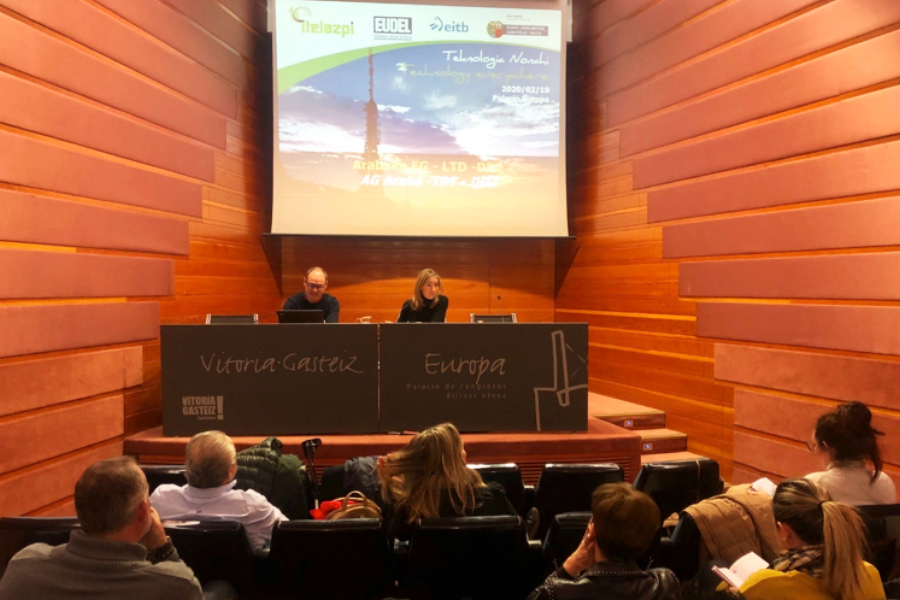 Durante la jornada informativa a ayuntamientos de Araba